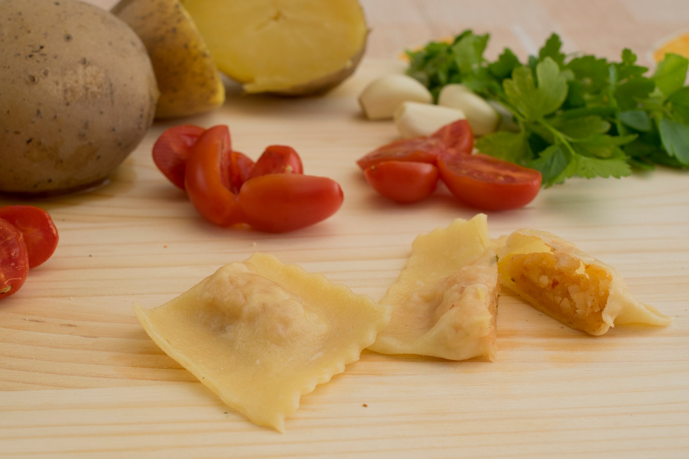 Un piatto della cucina preparato con ingredienti di stagione